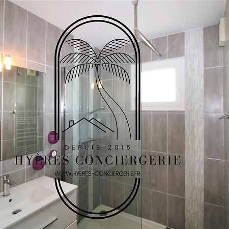 Apartment Hyeres-centre T3 Renove Rez De Jardin -parking/wifi/clim Salon *
