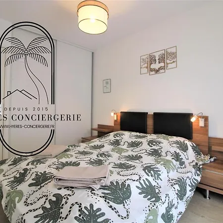 Apartment Hyeres-centre T3 Renove Rez De Jardin -parking/wifi/clim Salon *