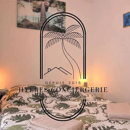 Hyeres-centre T3 Renove Rez De Jardin -parking/wifi/clim Salon *