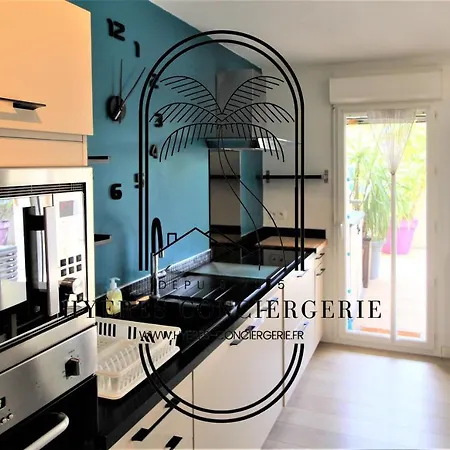 Apartment Hyeres-centre T3 Renove Rez De Jardin -parking/wifi/clim Salon