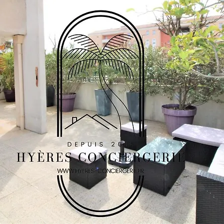 Hyeres-centre T3 Renove Rez De Jardin -parking/wifi/clim Salon Apartment
