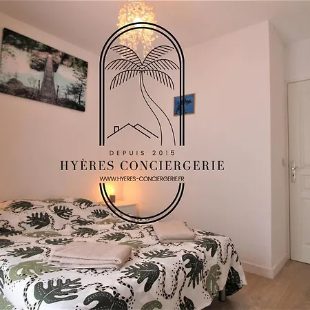 Hyeres-centre T3 Renove Rez De Jardin -parking/wifi/clim Salon