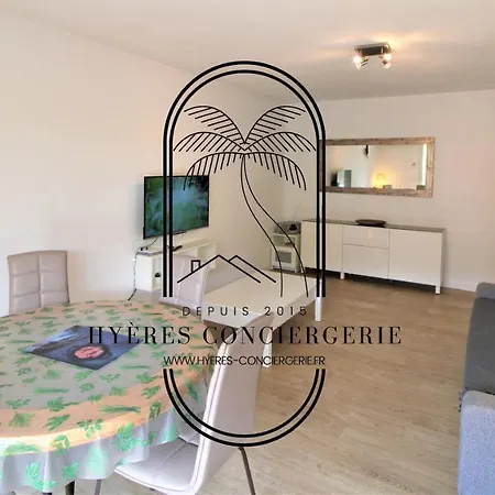 Hyeres-centre T3 Renove Rez De Jardin -parking/wifi/clim Salon Apartment *