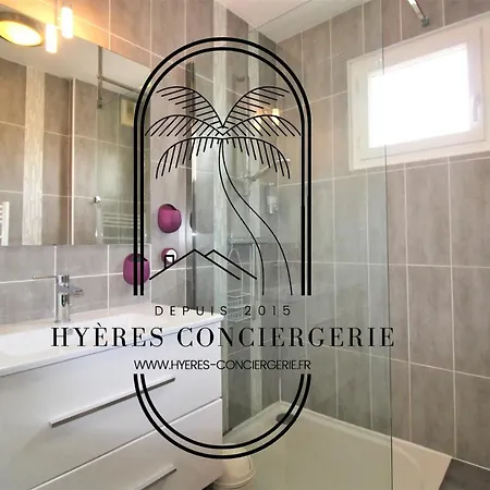 Apartment Hyeres-centre T3 Renove Rez De Jardin -parking/wifi/clim Salon *