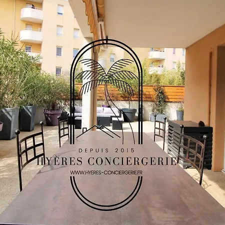 Apartment Hyeres-centre T3 Renove Rez De Jardin -parking/wifi/clim Salon *